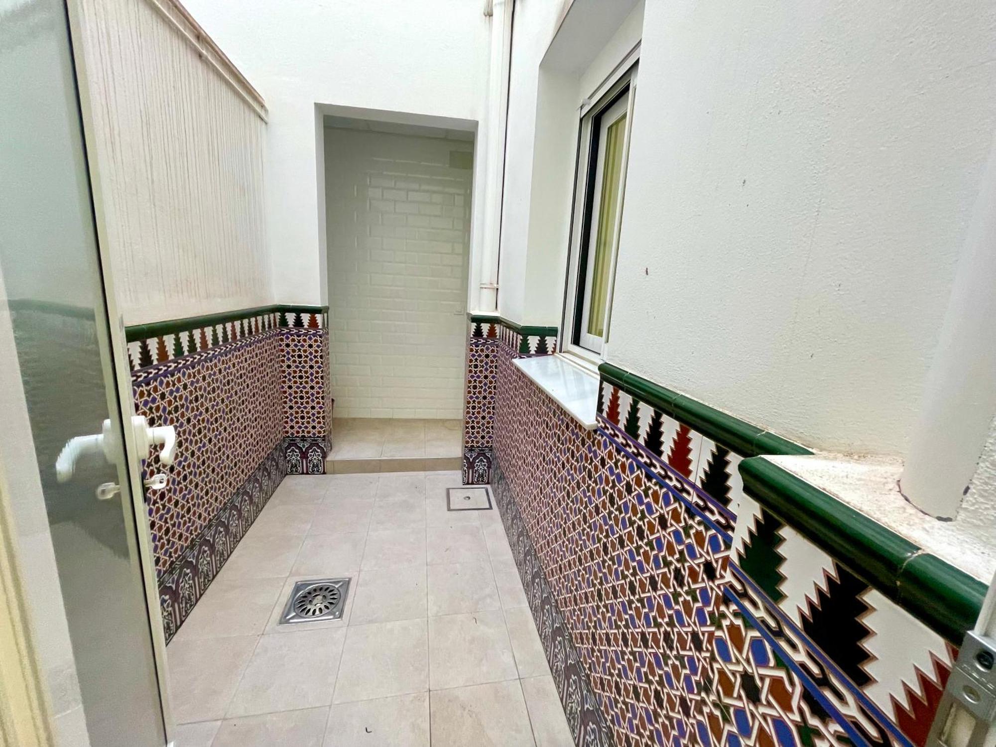 Apartment Tinte